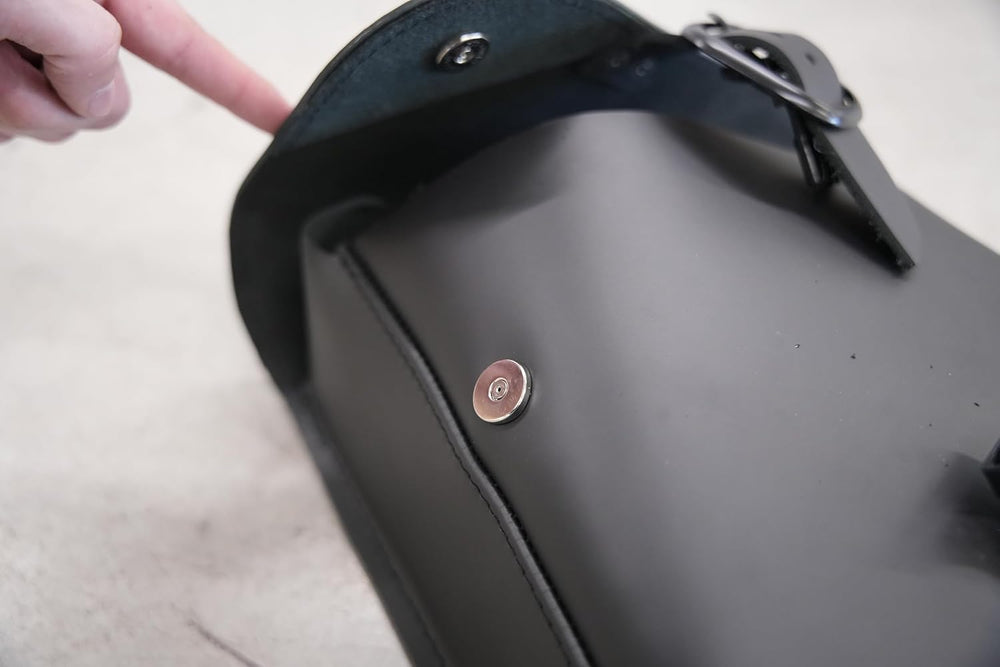 Black Leather Motorcycle Swingarm Bag For Sportsters/Dual Shock Models - Matt...
